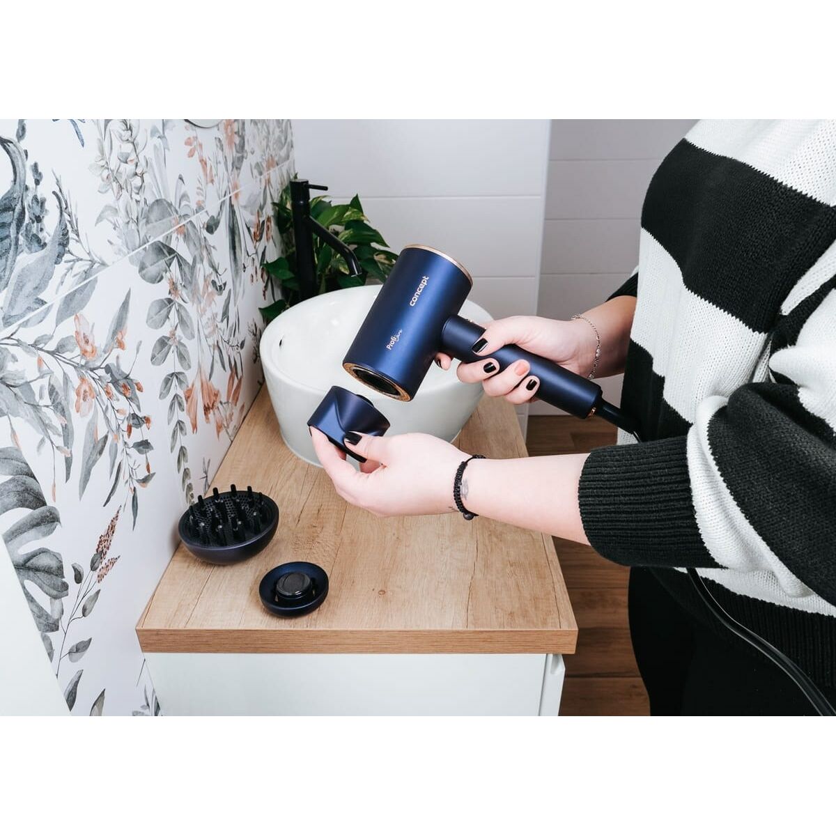 Hairdryer Concept VV8100-7